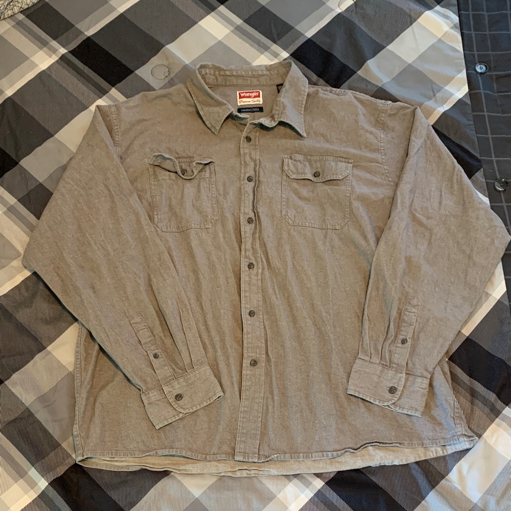 Wrangler Light Gray Comfort Flex Button Down Cotton Shirt